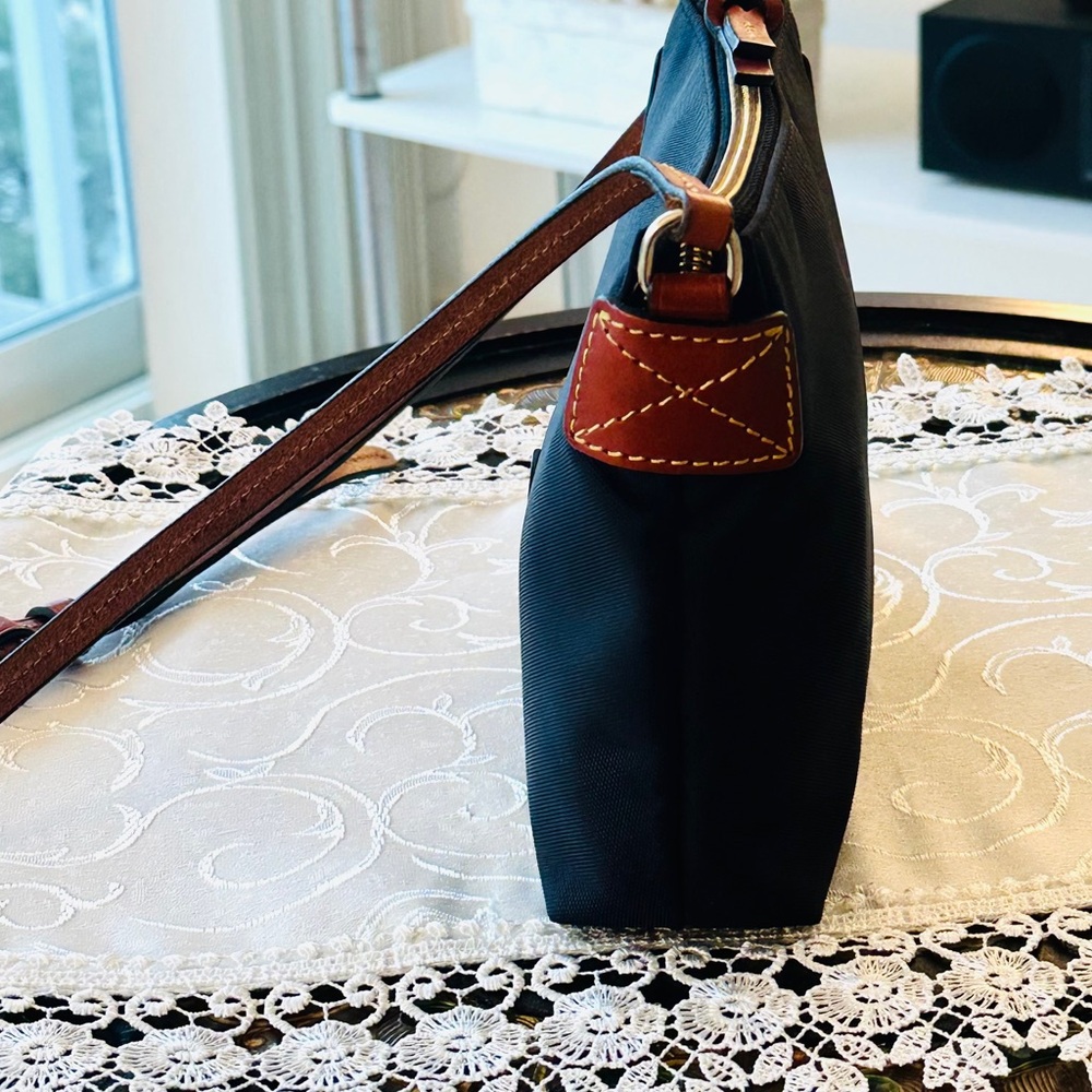 🦆Dooney & Bourke Nylon Pouchette Crossbody Bag, Black (NWOT) - Picture 4 of 7